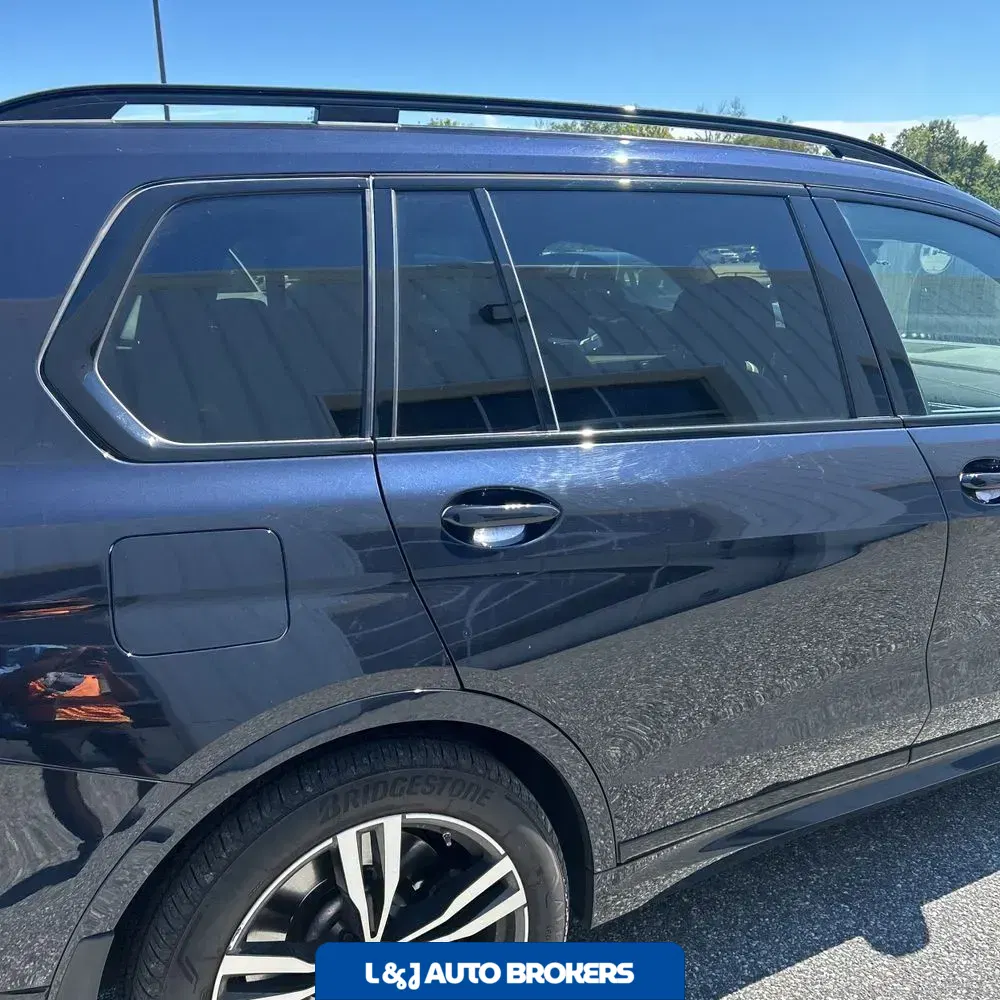 2022 BMW X7 M50i