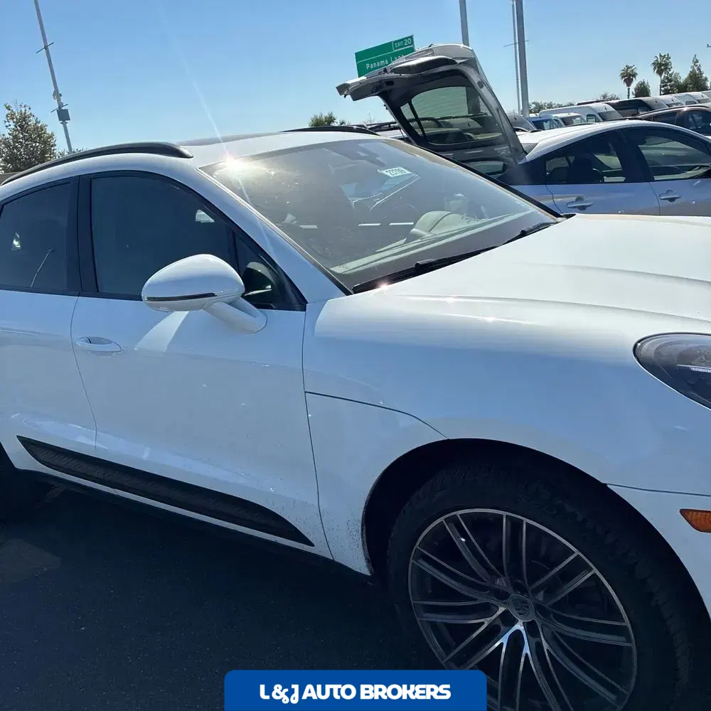 2024 Porsche Macan Base