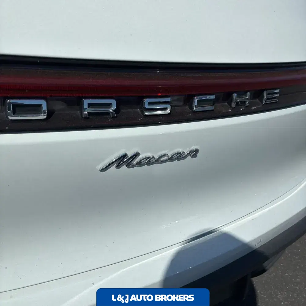 2024 Porsche Macan Base