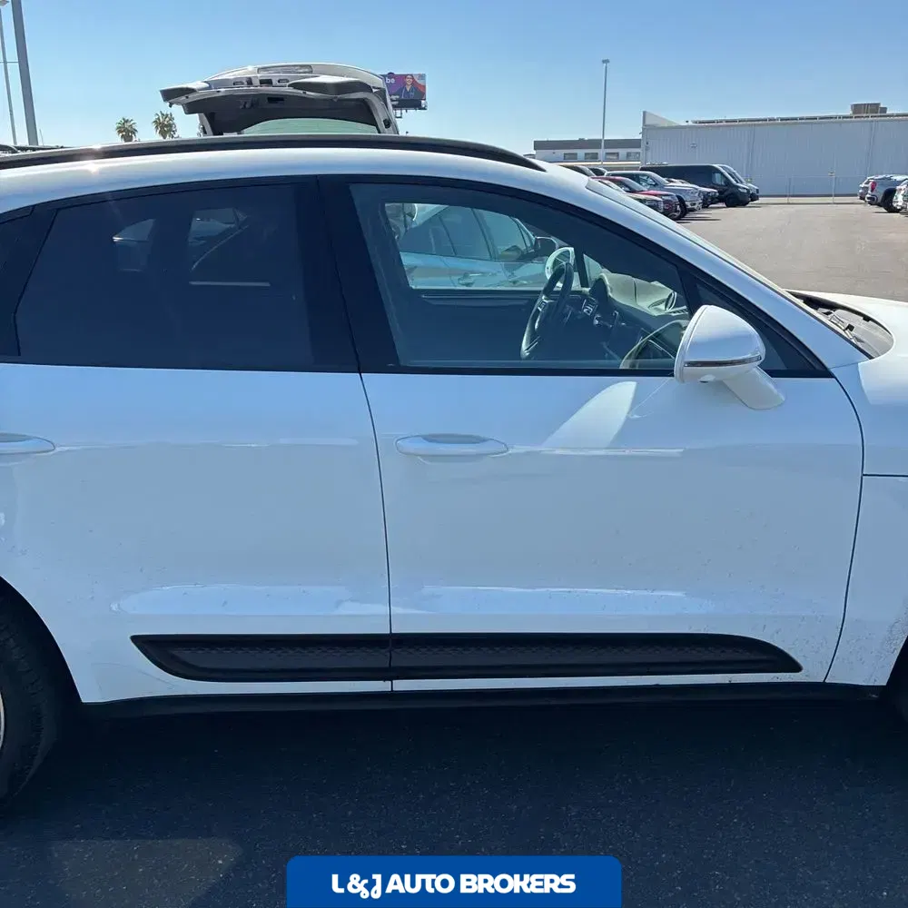 2024 Porsche Macan Base