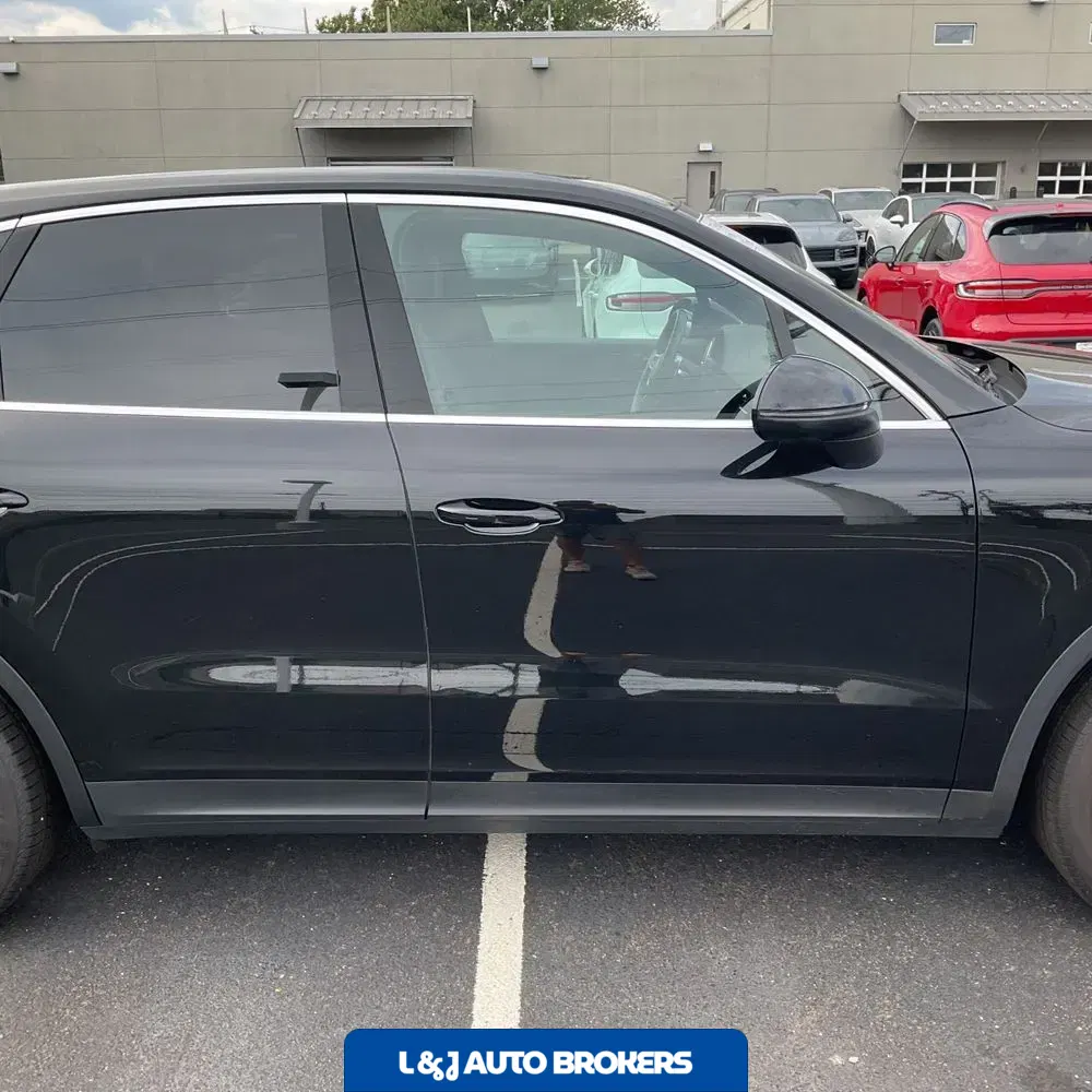 2023 Porsche Cayenne Base