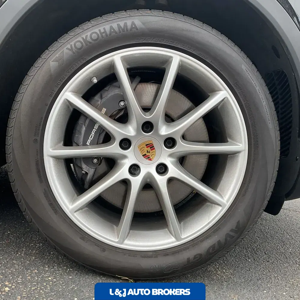 2023 Porsche Cayenne Base