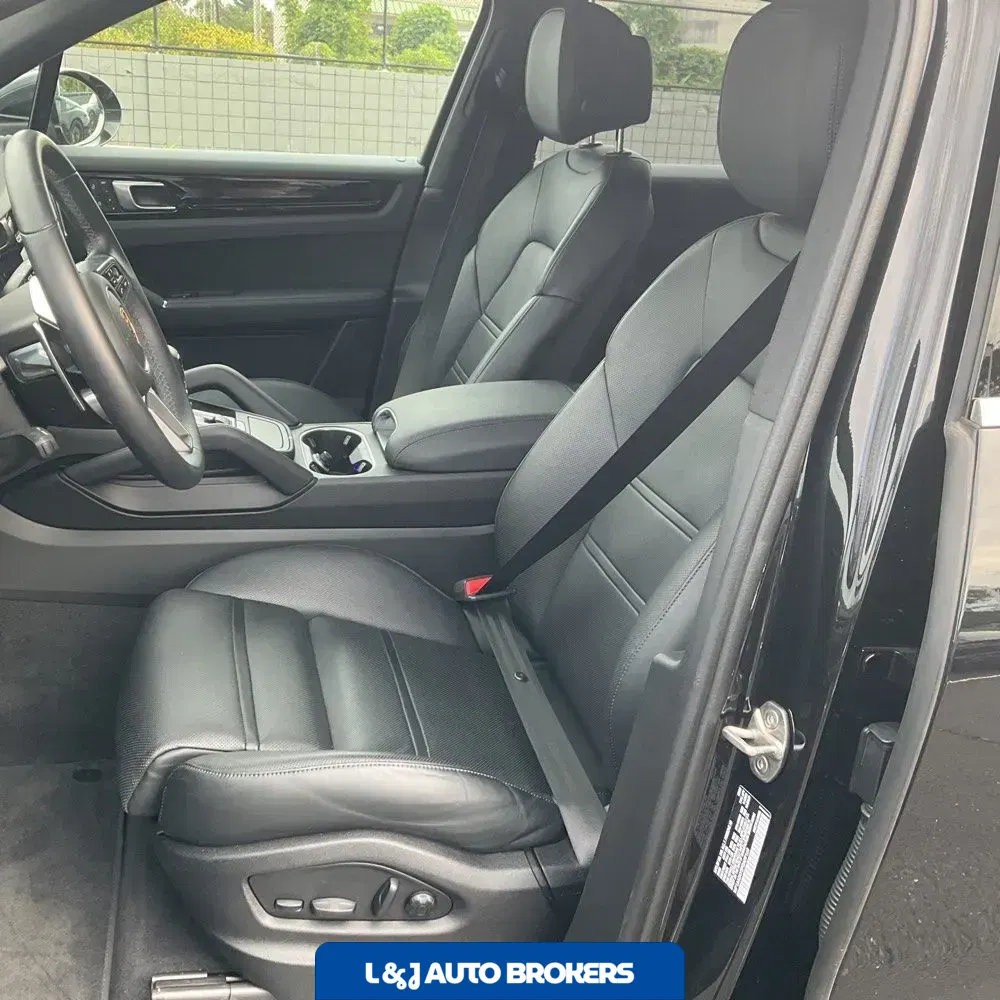 2023 Porsche Cayenne Base
