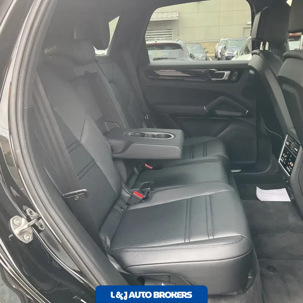 2023 Porsche Cayenne Base