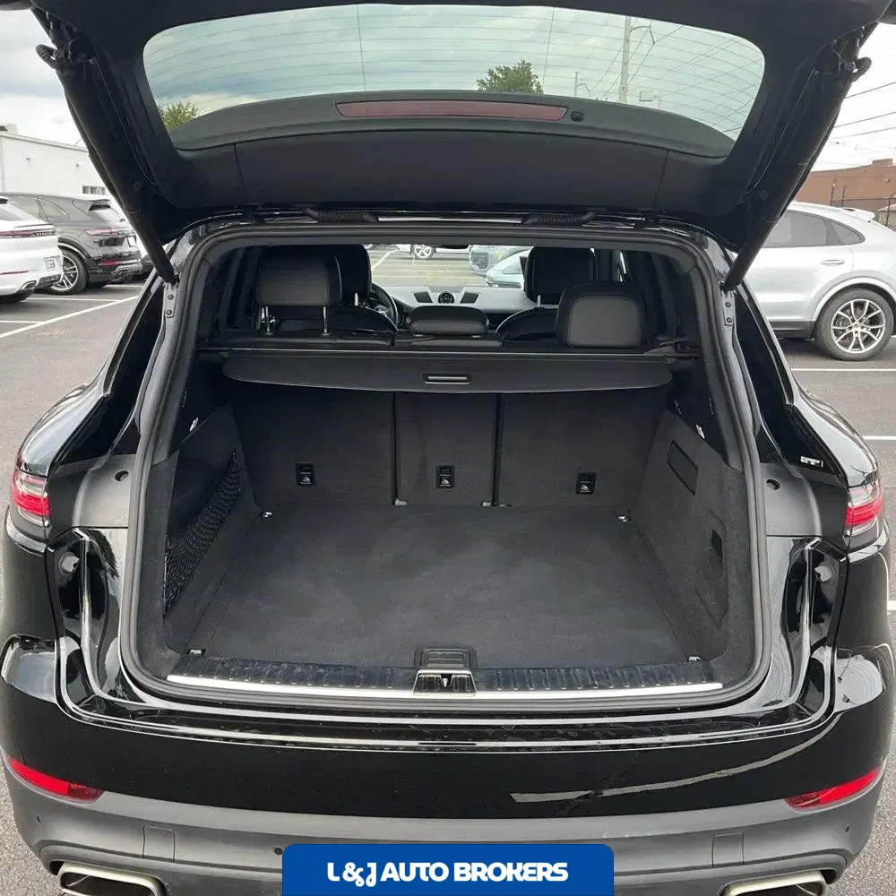 2023 Porsche Cayenne Base