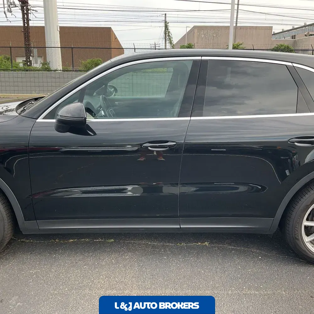 2023 Porsche Cayenne Base
