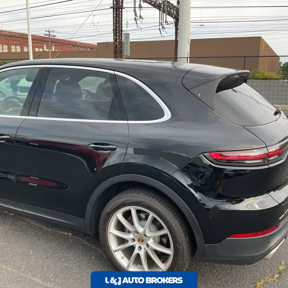 2023 Porsche Cayenne Base