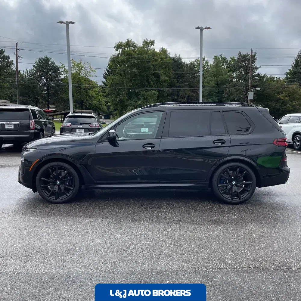2024 BMW X7 M60i