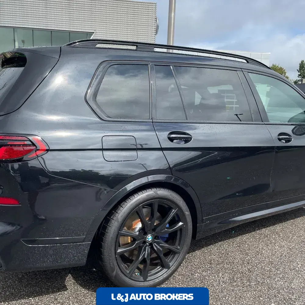 2024 BMW X7 M60i