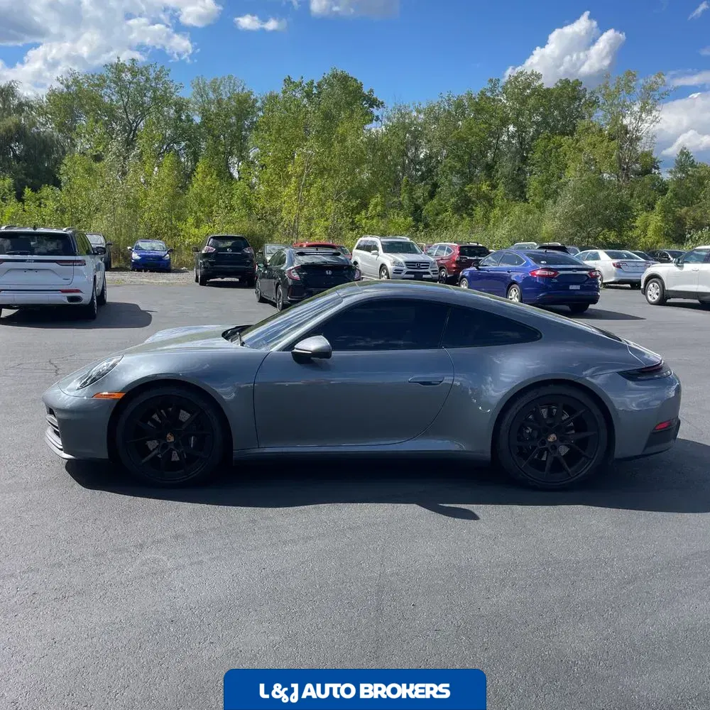2025 Porsche 911 Carrera