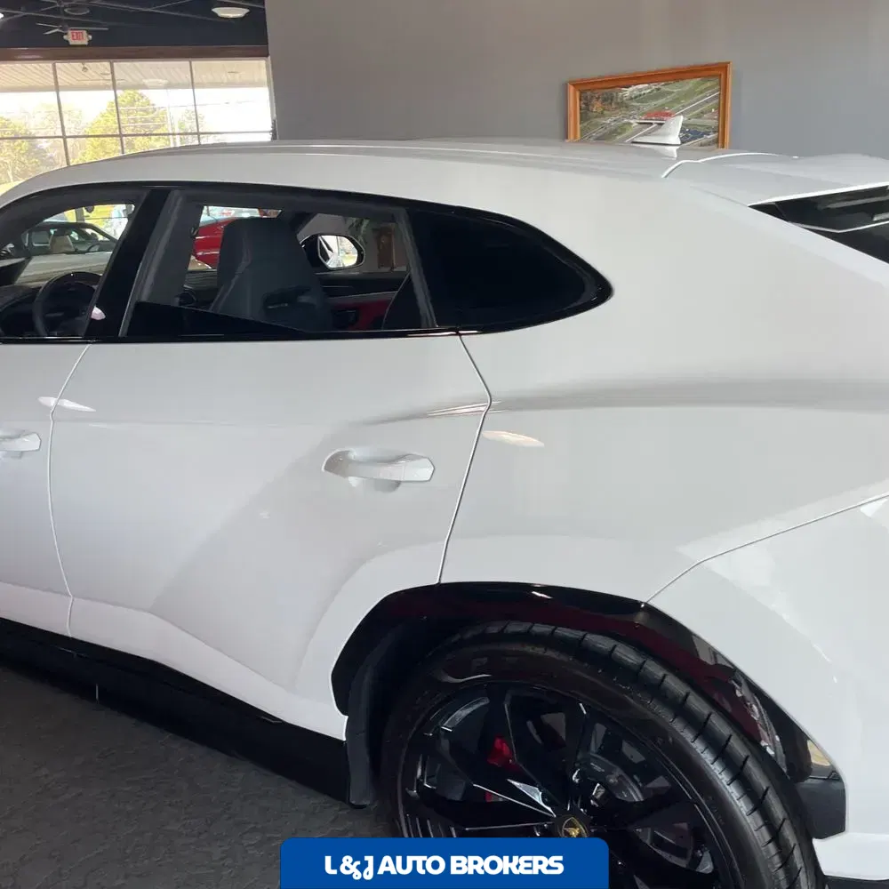 2022 Lamborghini Urus Base