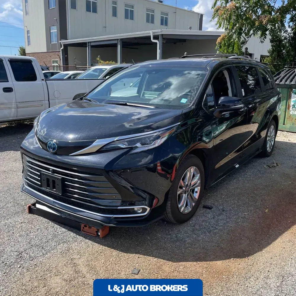 2023 Toyota Sienna Platinum 7-Passenger