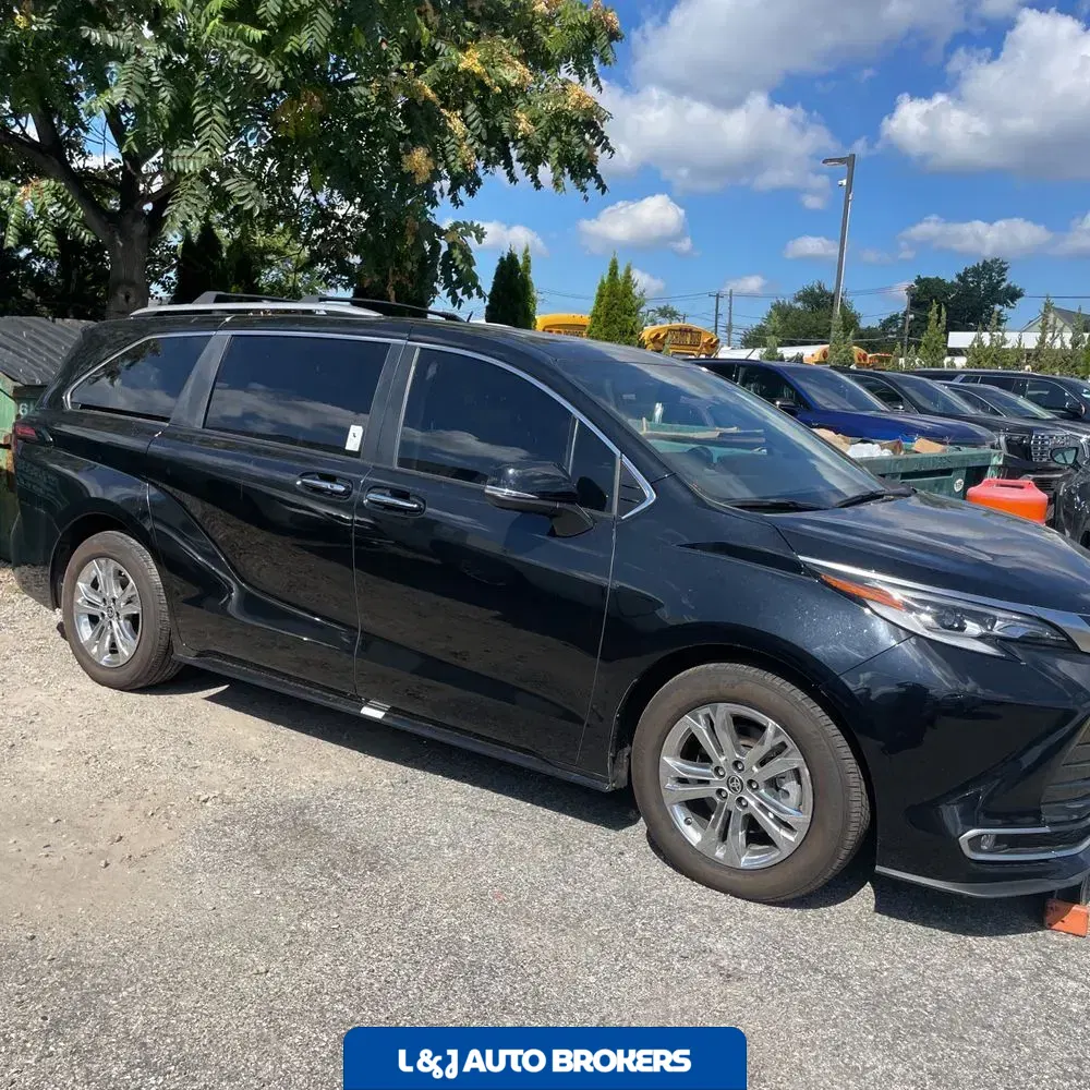 2023 Toyota Sienna Platinum 7-Passenger