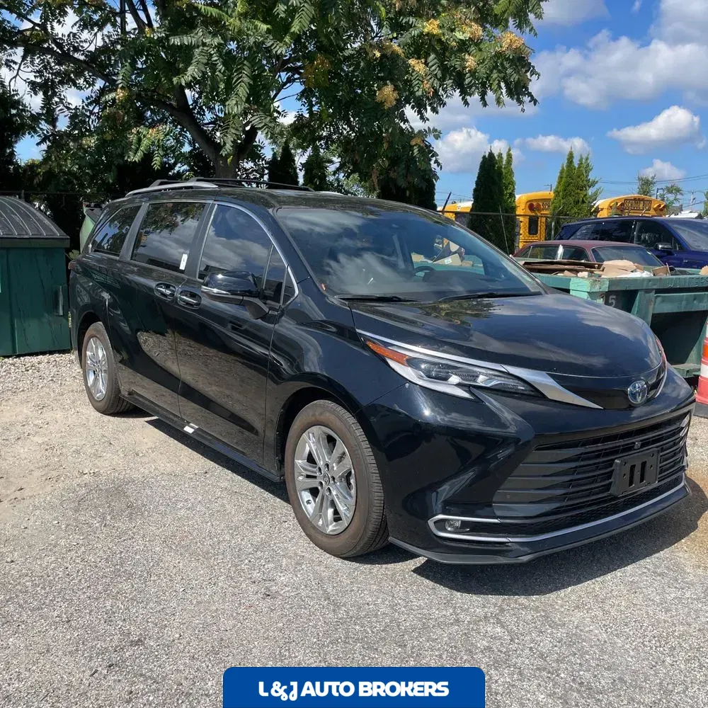 2023 Toyota Sienna Platinum 7-Passenger