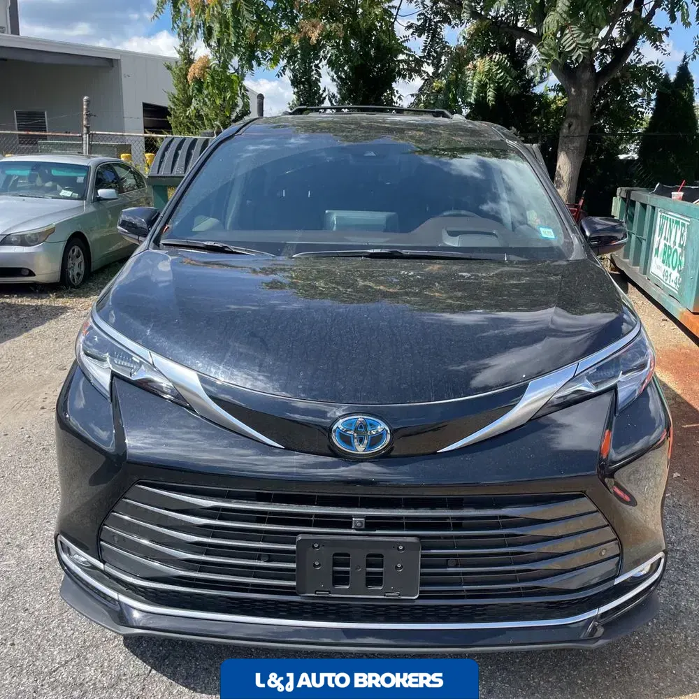 2023 Toyota Sienna Platinum 7-Passenger
