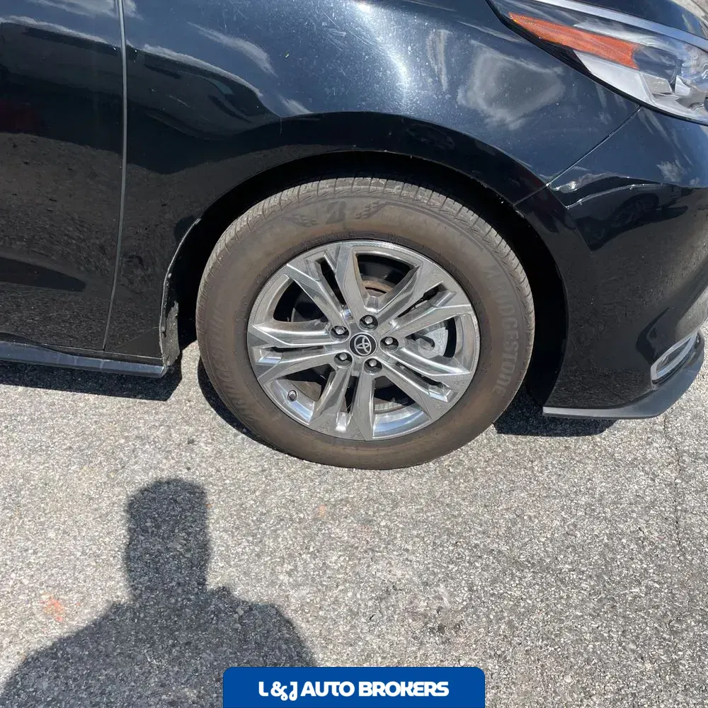 2023 Toyota Sienna Platinum 7-Passenger