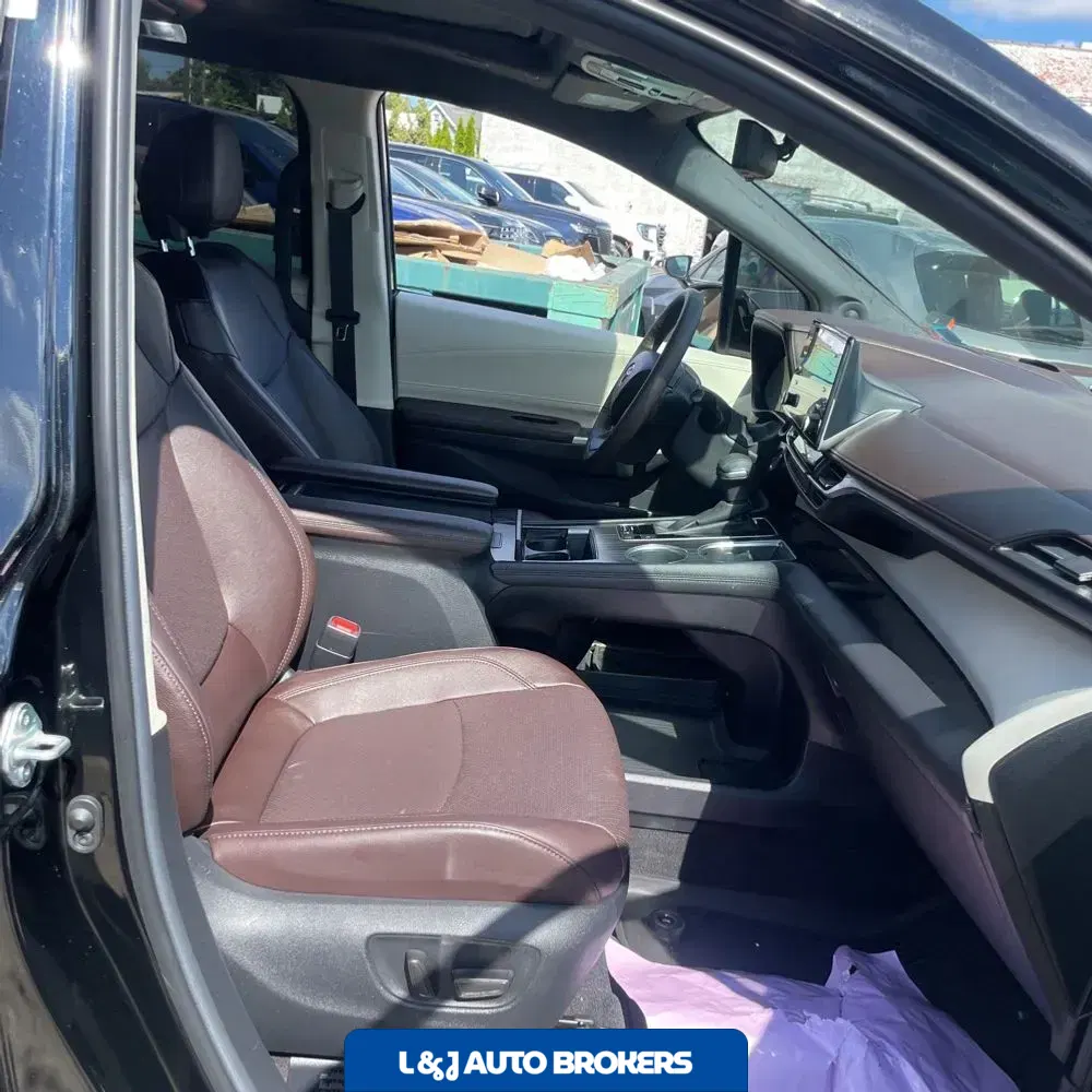 2023 Toyota Sienna Platinum 7-Passenger