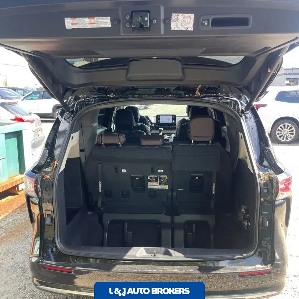 2023 Toyota Sienna Platinum 7-Passenger