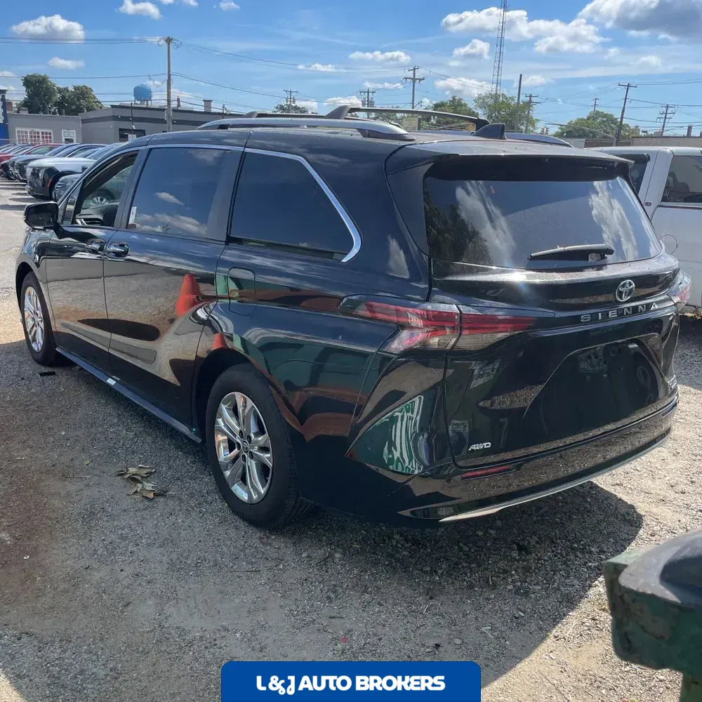 2023 Toyota Sienna Platinum 7-Passenger