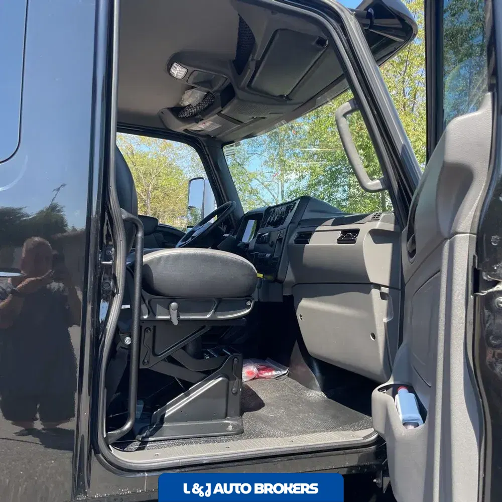 2021 International Commercial MV607 CA61-187 CONV CAB SBA TRUCK 4X2 6.7L