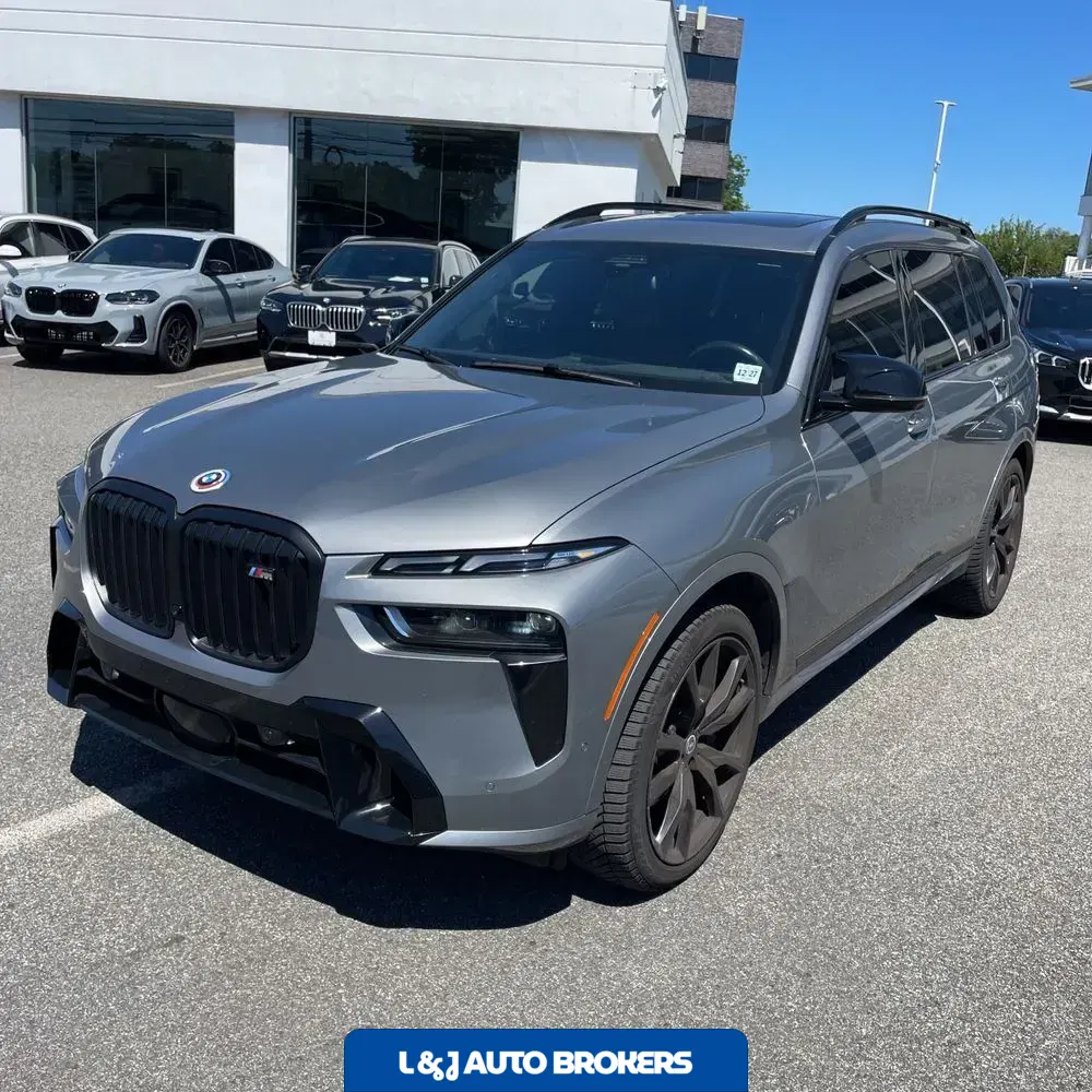 2023 BMW X7 M60i