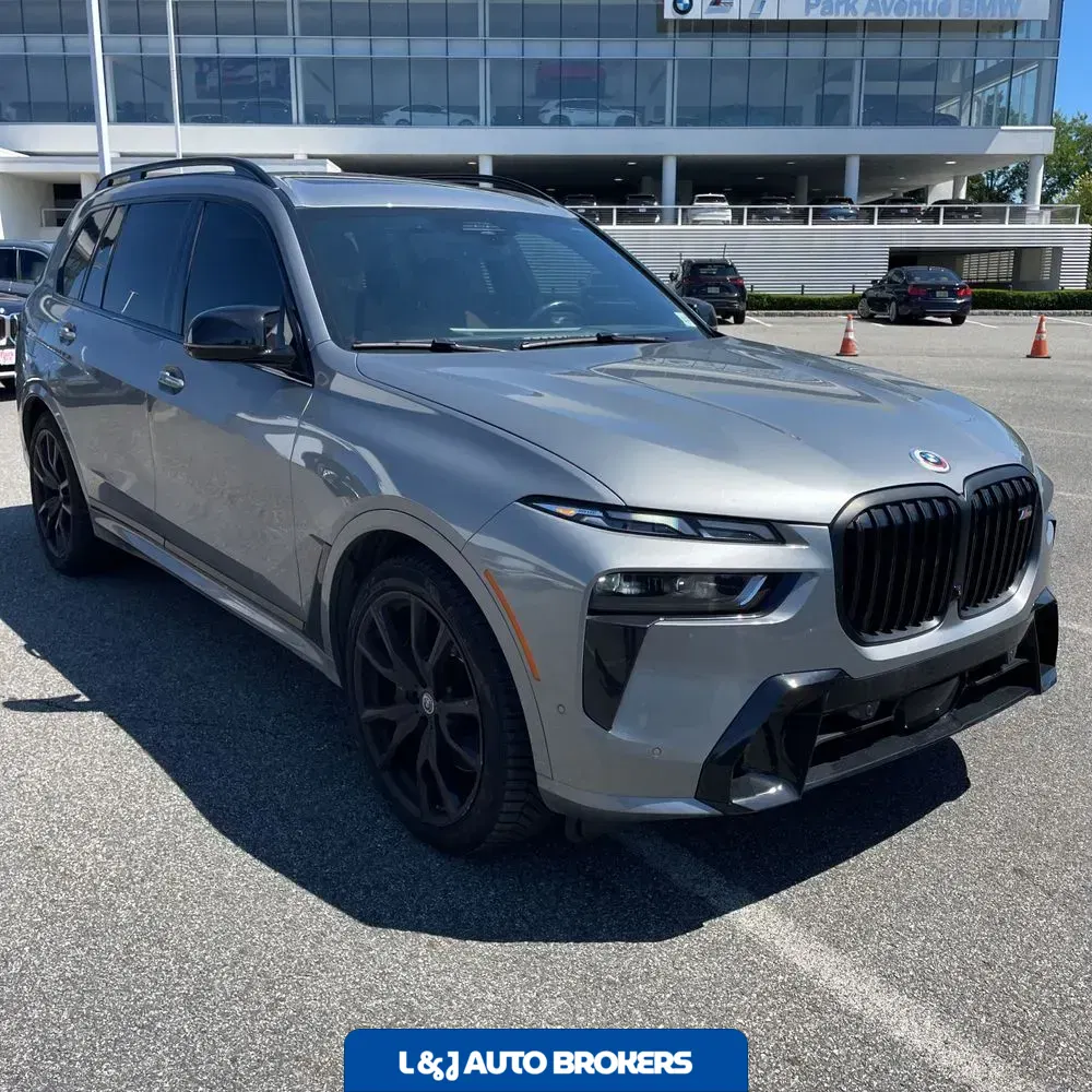 2023 BMW X7 M60i