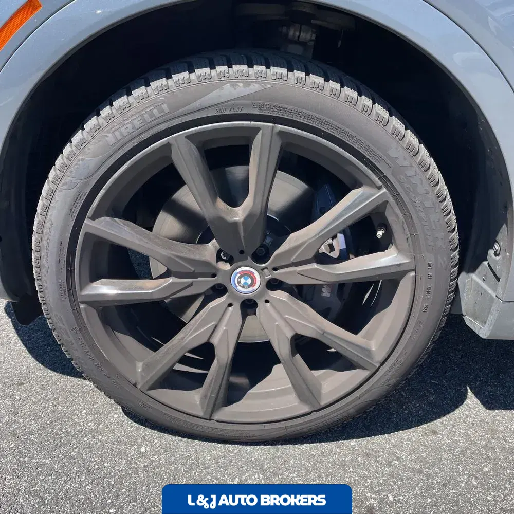 2023 BMW X7 M60i