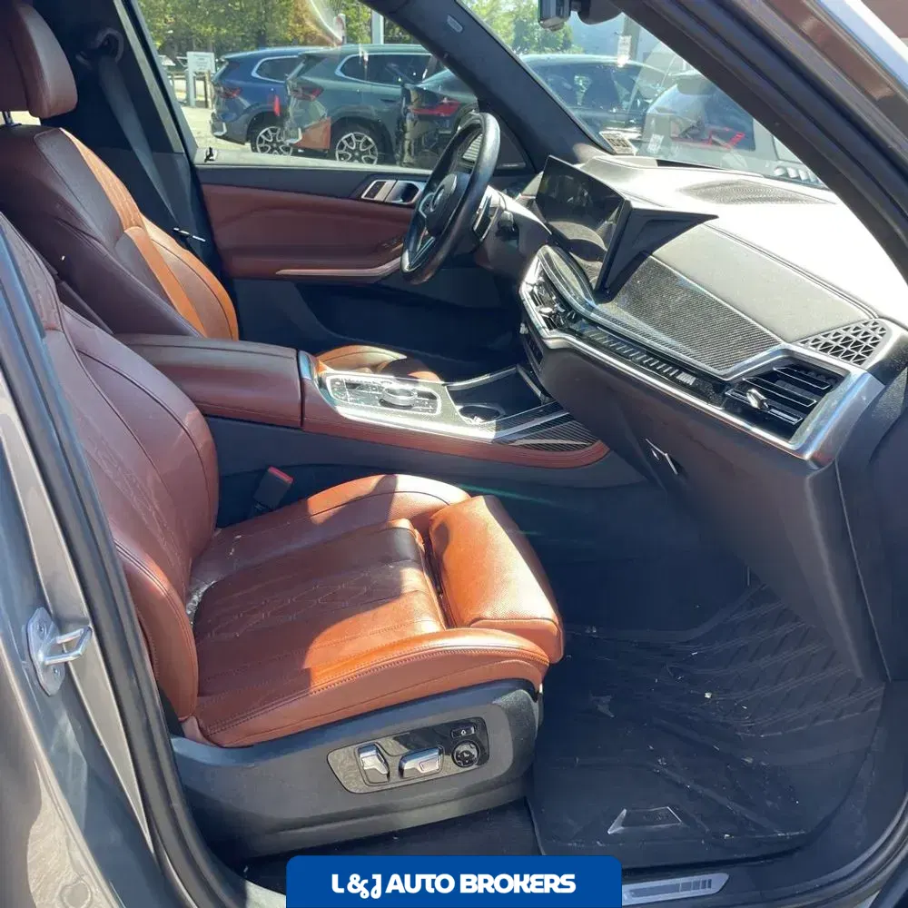 2023 BMW X7 M60i