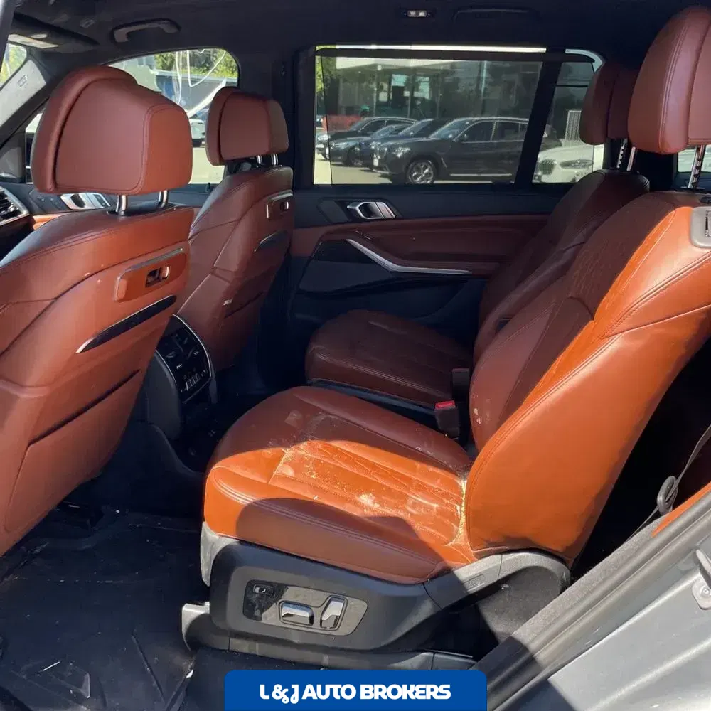 2023 BMW X7 M60i