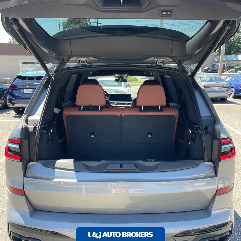 2023 BMW X7 M60i