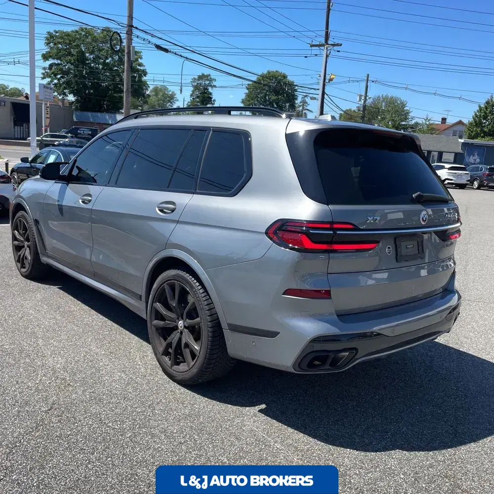 2023 BMW X7 M60i