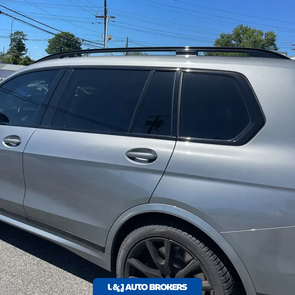 2023 BMW X7 M60i