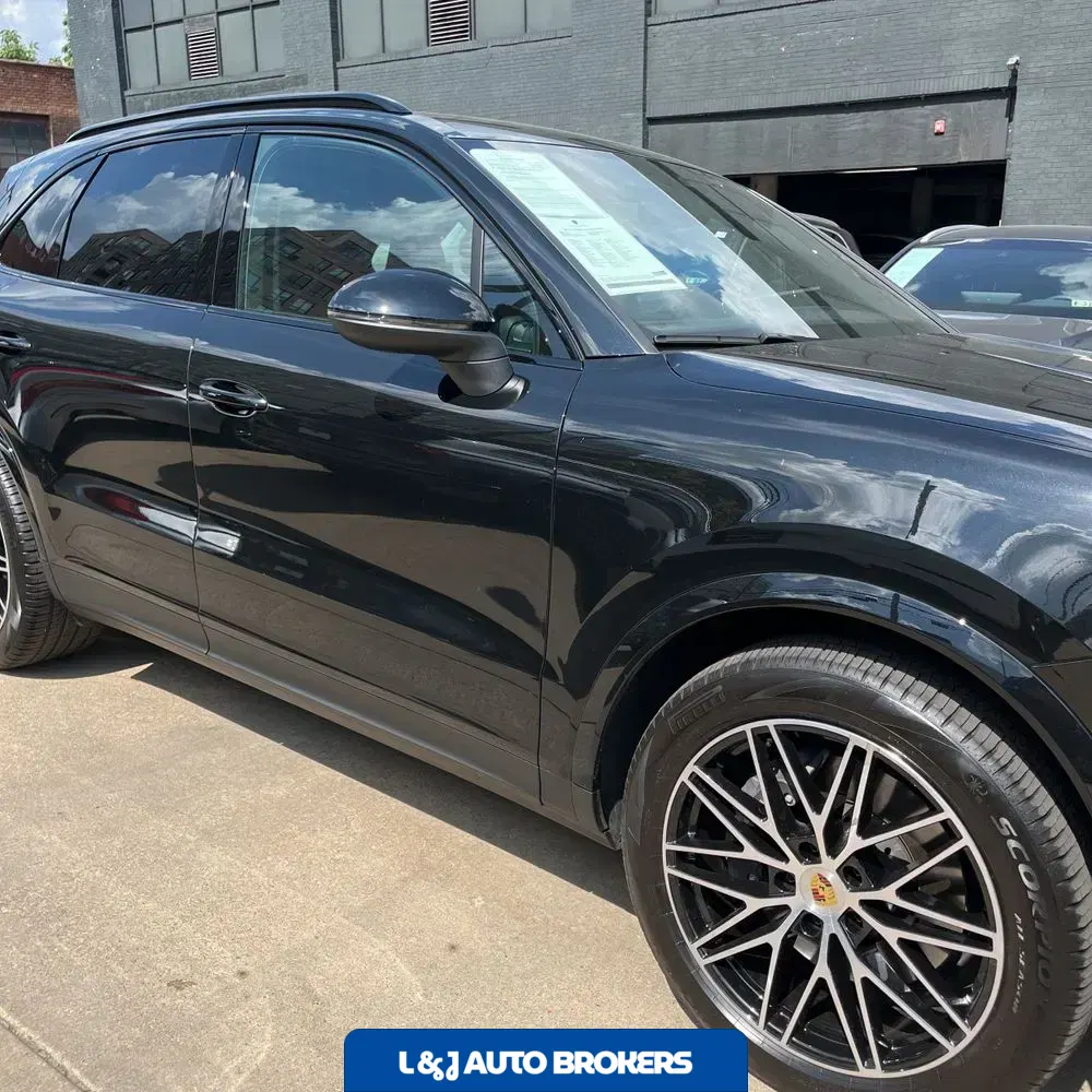 2024 Porsche Cayenne Base