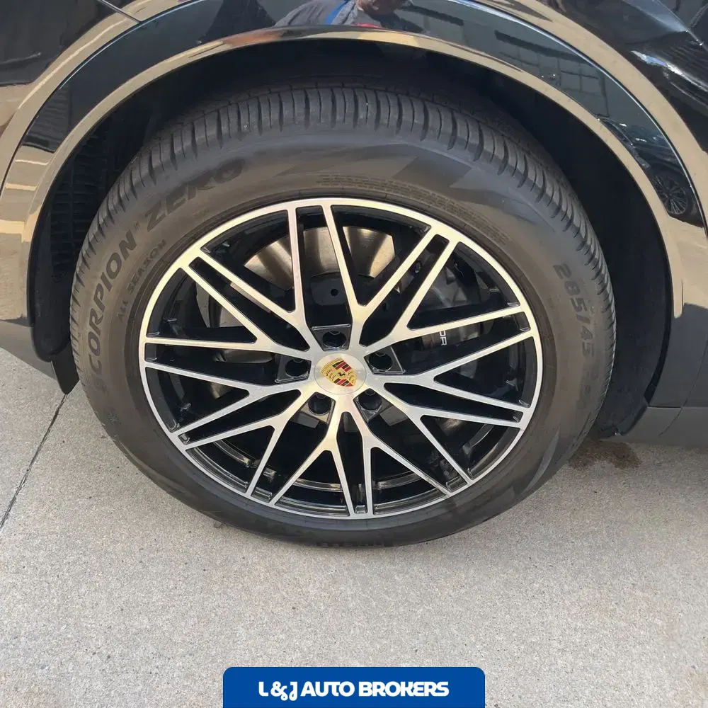 2024 Porsche Cayenne Base