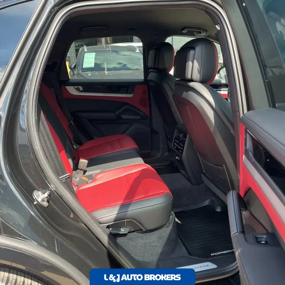 2024 Porsche Cayenne Base