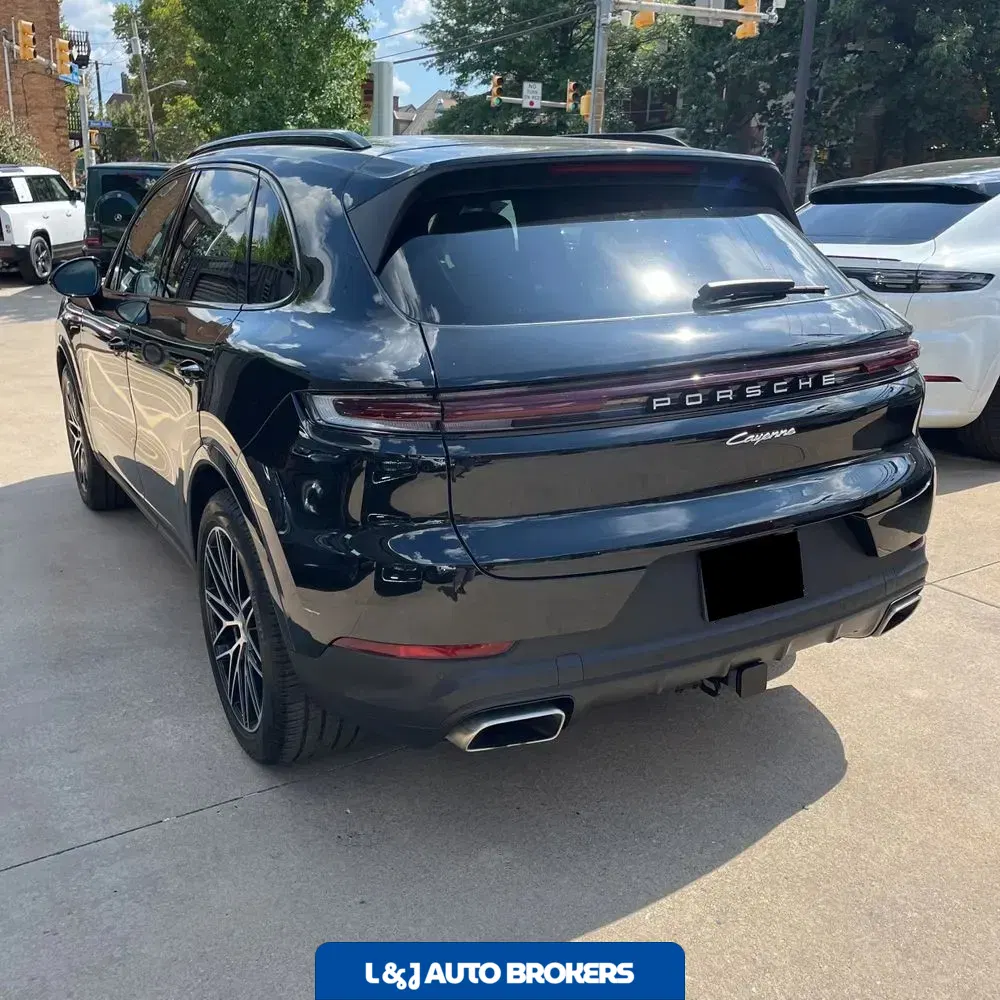 2024 Porsche Cayenne Base