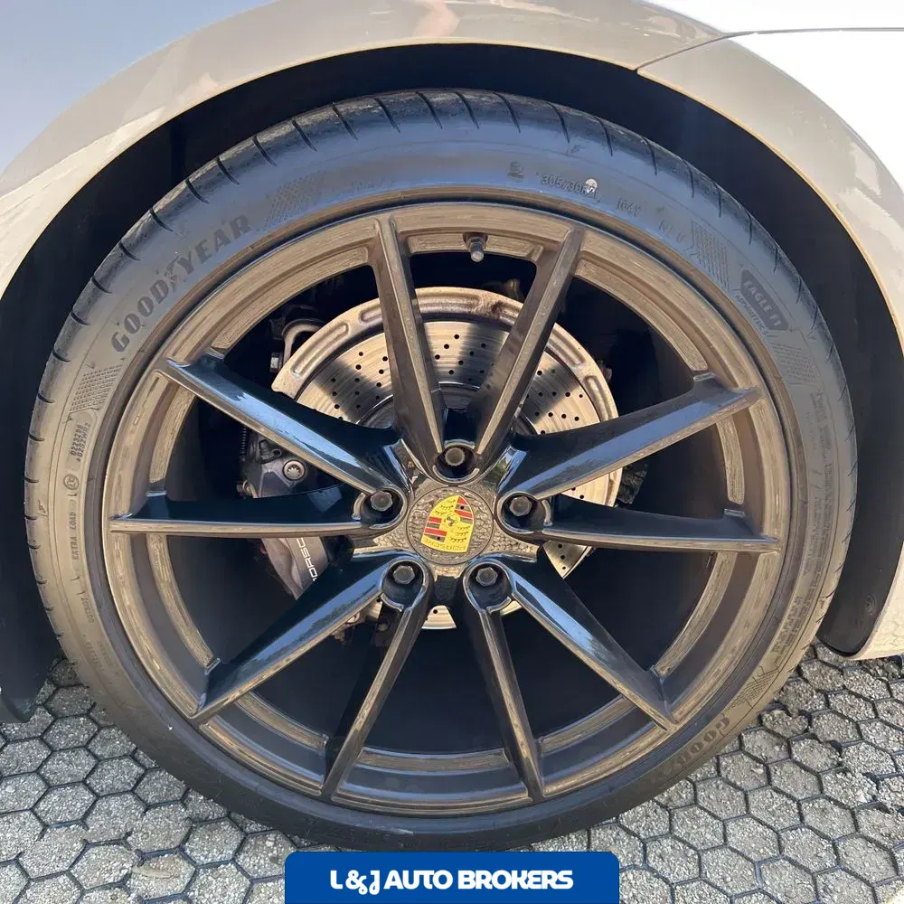 2021 Porsche 911 Carrera