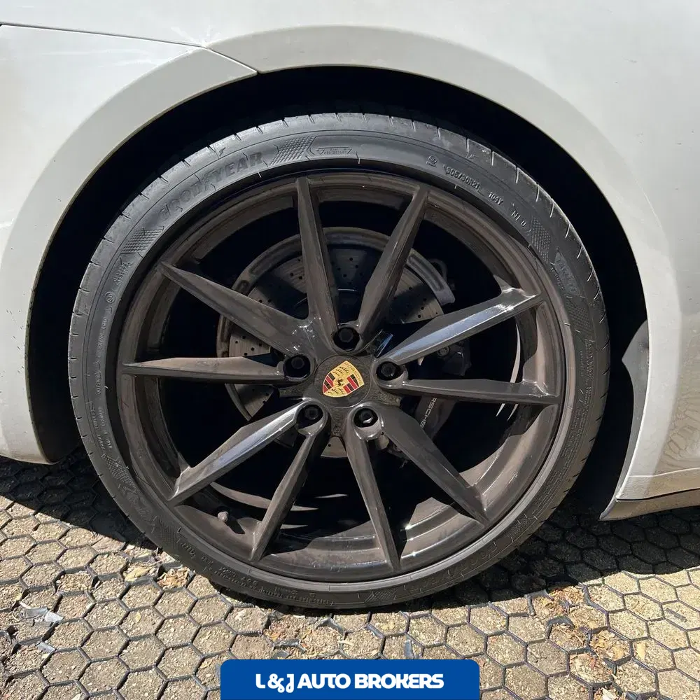 2021 Porsche 911 Carrera