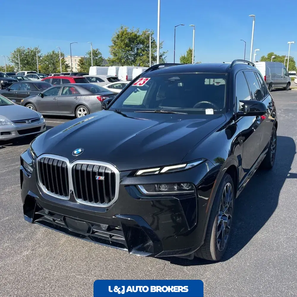 2023 BMW X7 M60i