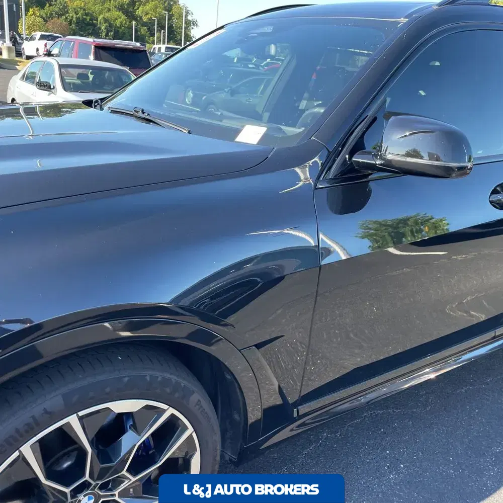 2023 BMW X7 M60i
