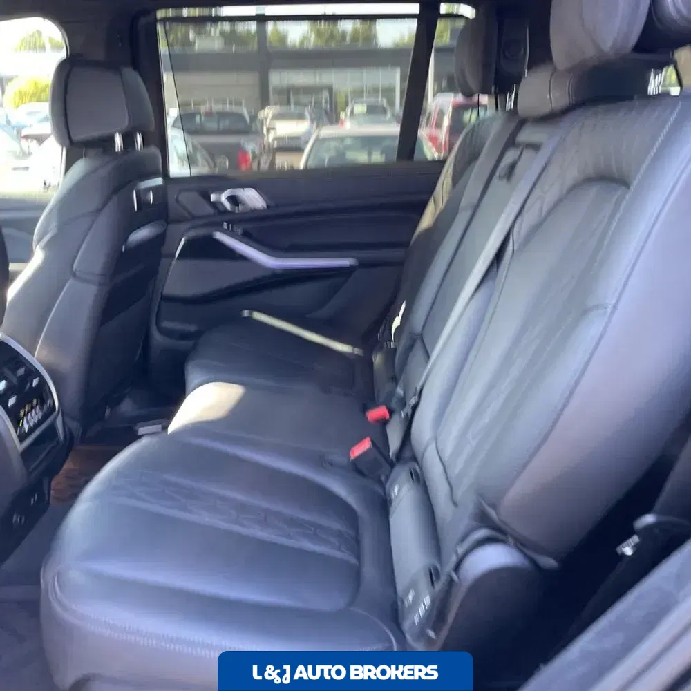 2023 BMW X7 M60i