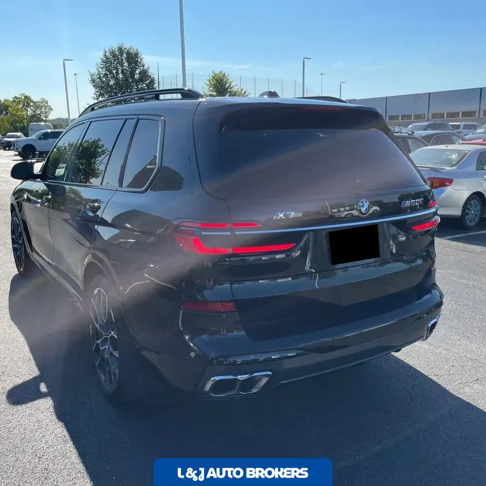 2023 BMW X7 M60i