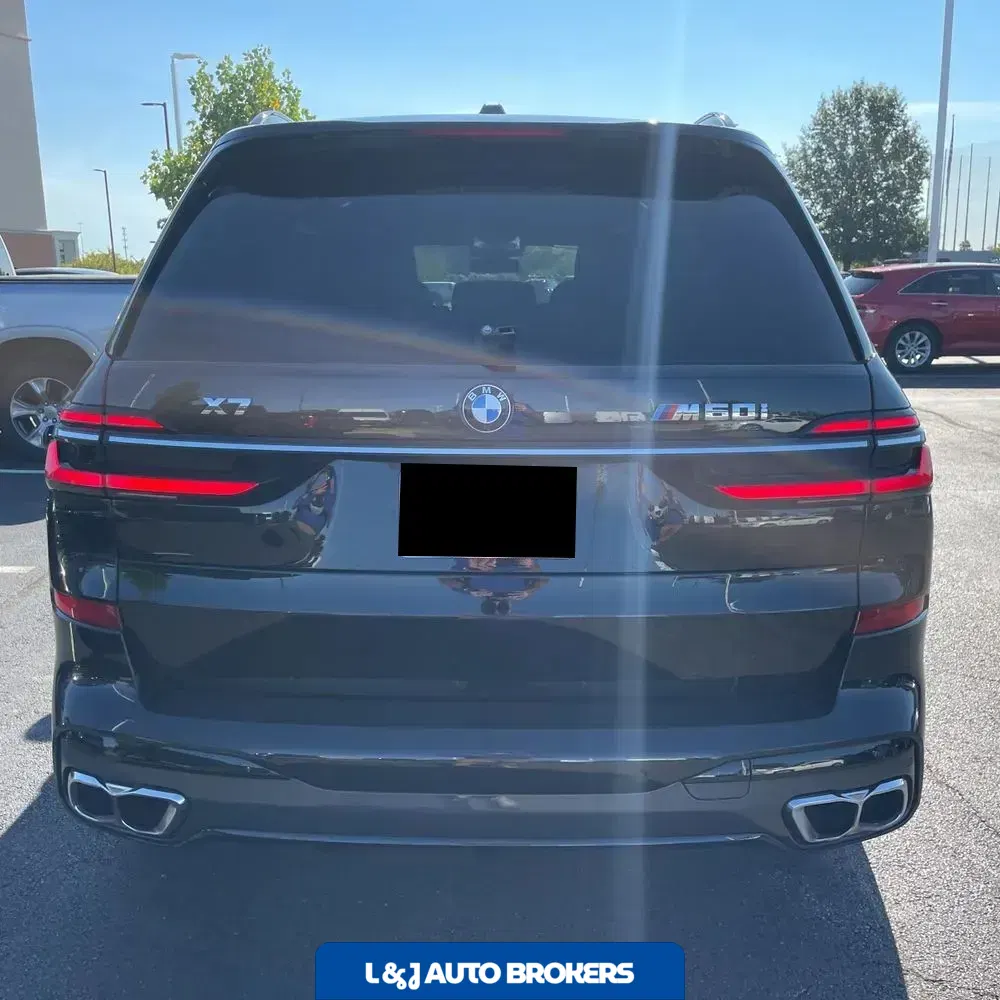 2023 BMW X7 M60i