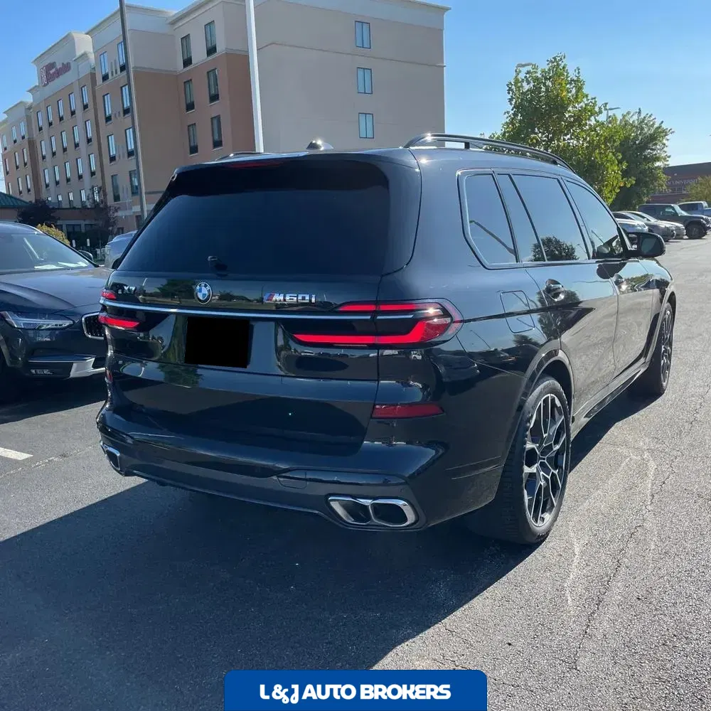 2023 BMW X7 M60i