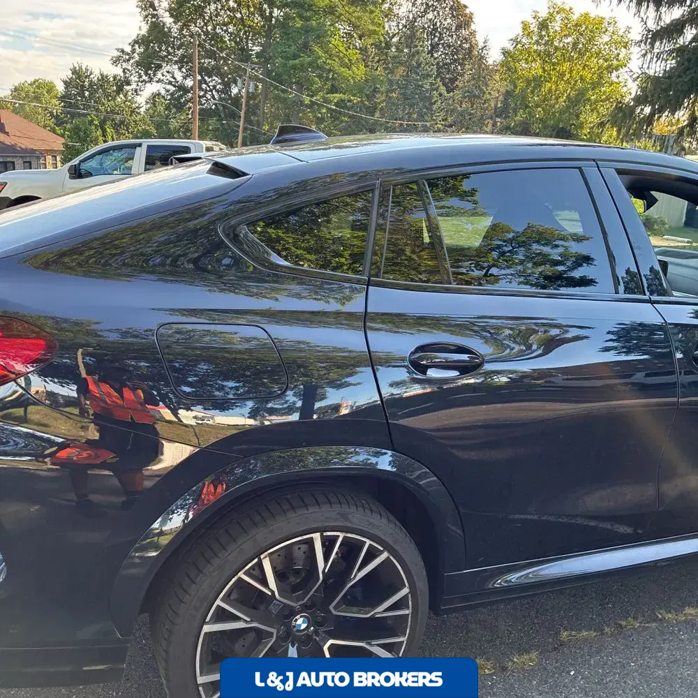 2021 BMW X6 M
