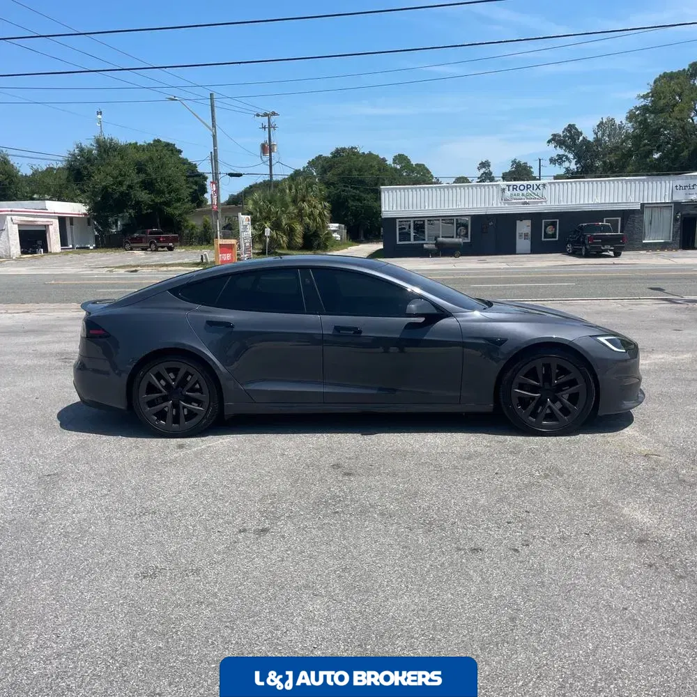2022 Tesla Model S Plaid