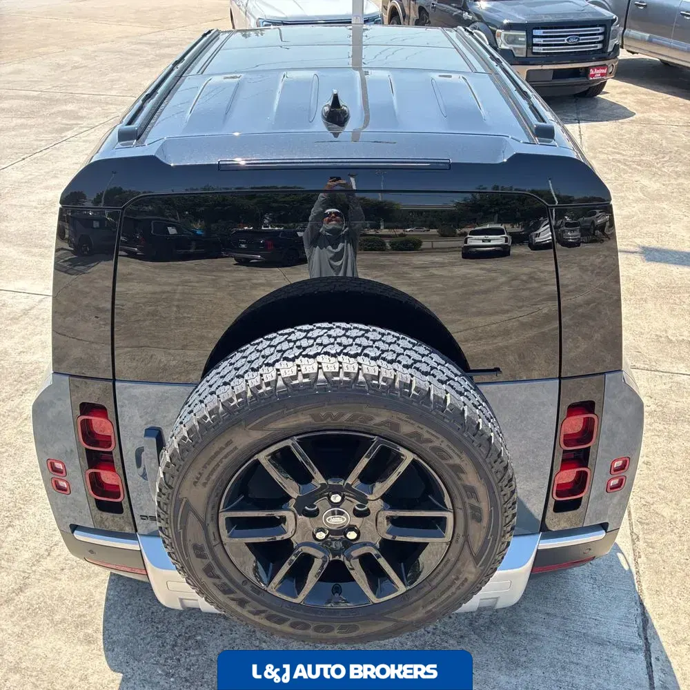 2024 Land Rover Defender 110 S P300