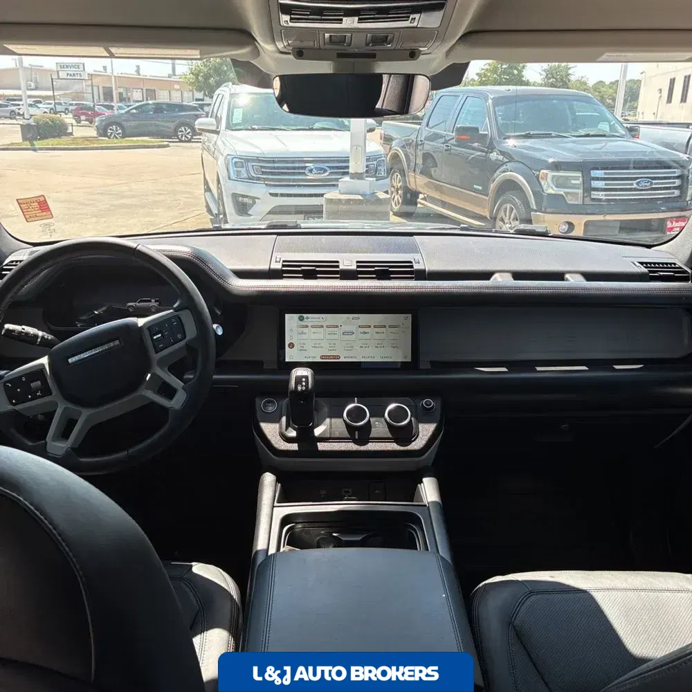 2024 Land Rover Defender 110 S P300