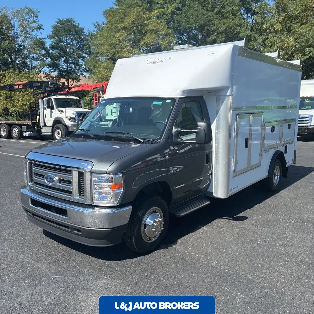 2025 Ford Commercial Vans E450