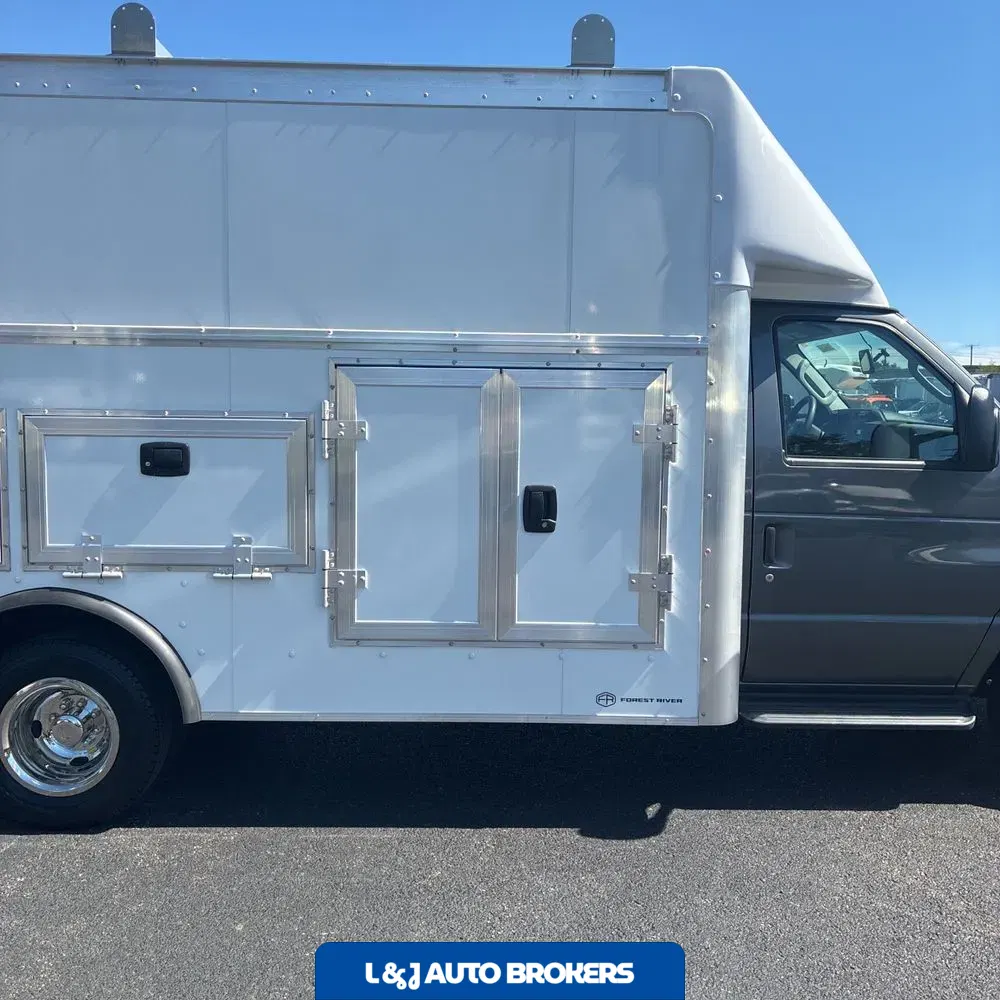 2025 Ford Commercial Vans E450